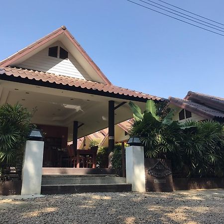 Jim Guesthouse Kanchanaburi Exterior foto