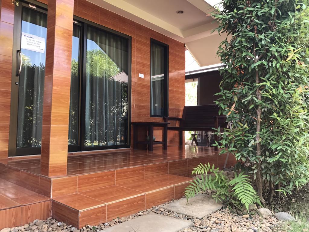 Jim Guesthouse Kanchanaburi Exterior foto