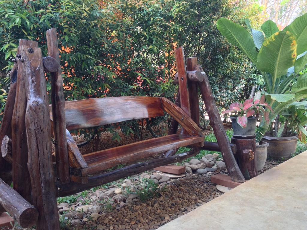 Jim Guesthouse Kanchanaburi Exterior foto